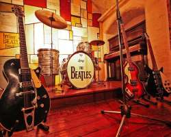 The museum represents all the original instruments of the Beatles band such as the drums, guitar and sleeves and also with an original copy of handwri